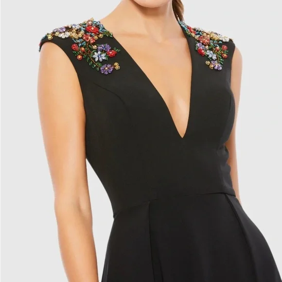 Mac Duggal Black‎ Maxi Dress with Floral Embroidery - Picture 2 of 6